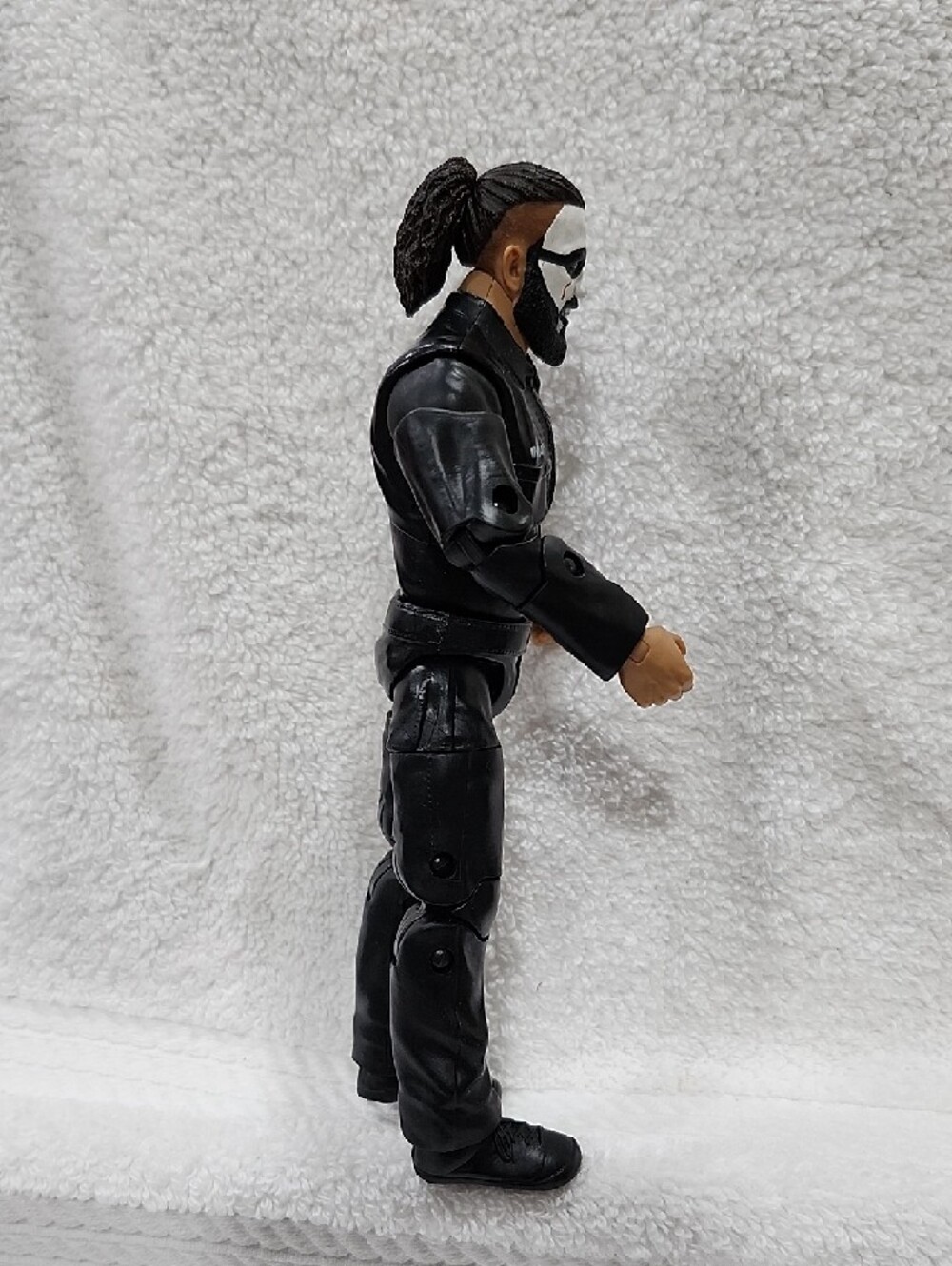 AEW ORTIZ ACTION FIGURE - Picture 2 of 5